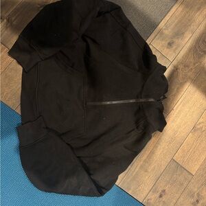 Black Lululemon scuba